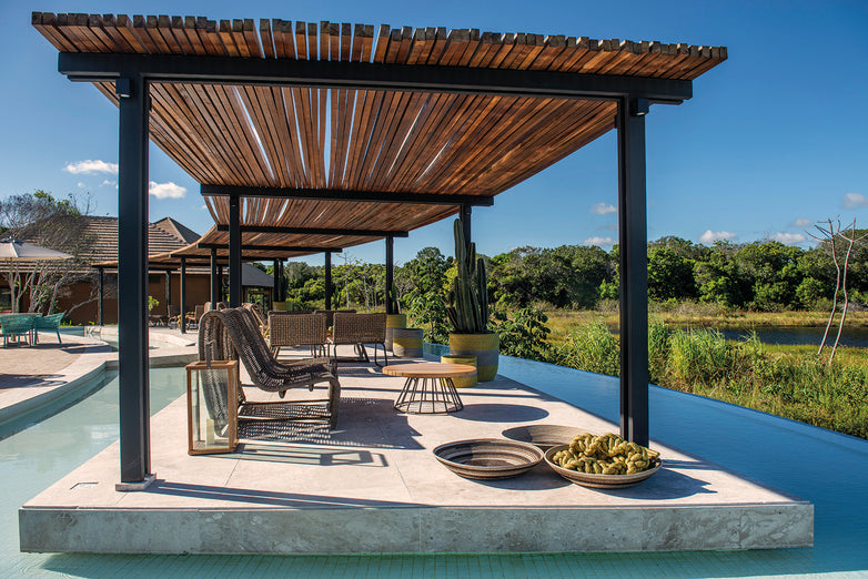 Deck à beira da piscina Tidelli